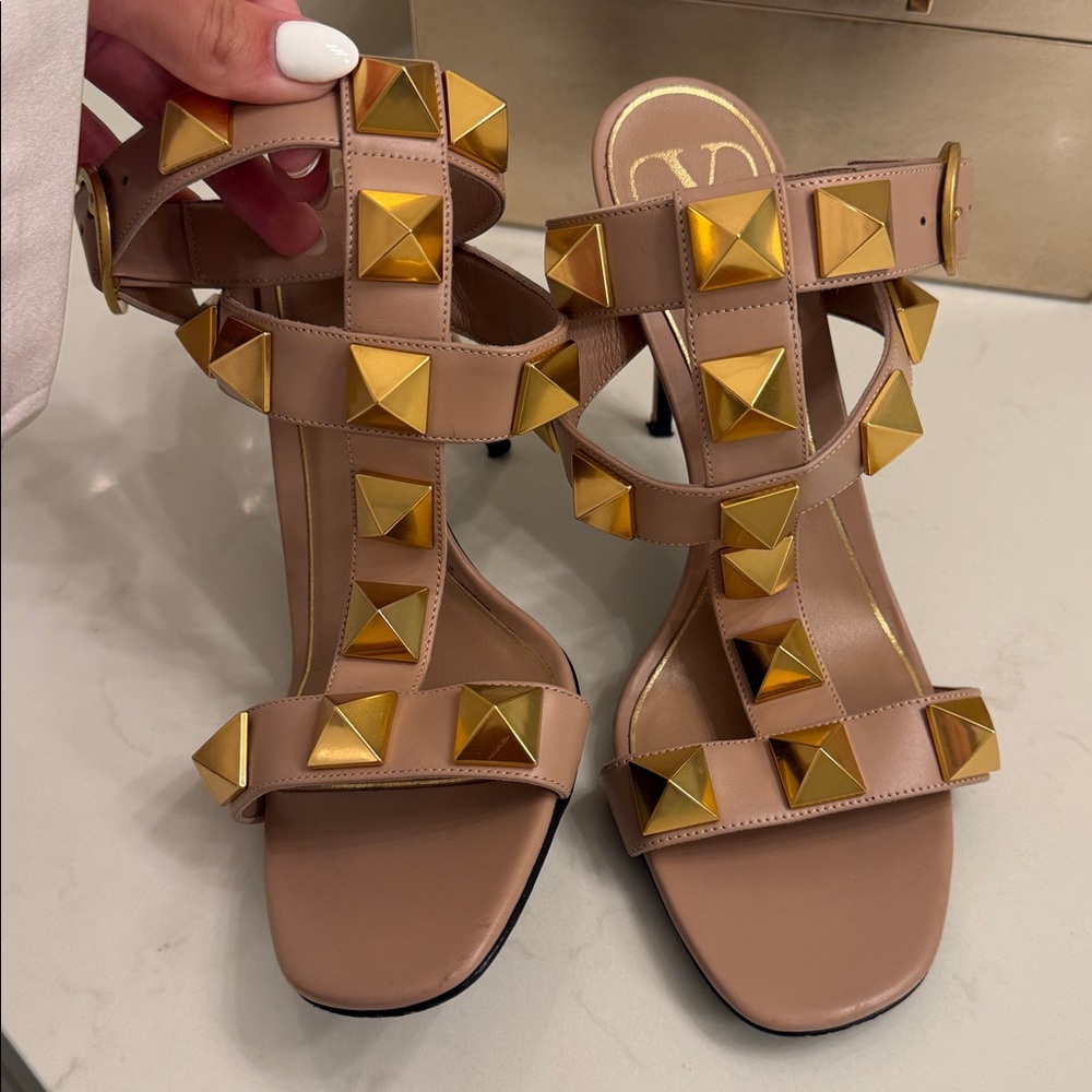 Valentino Roman Stud Heeled Sandals Nude - Picture 4 of 4